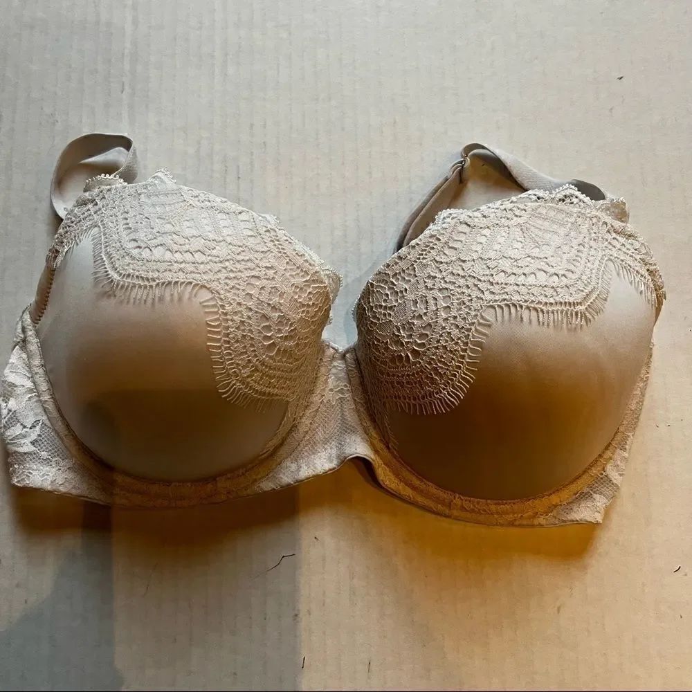 Victoria's Secret Dream Angels Bra Lined Demi White 32DD Underwire and padded